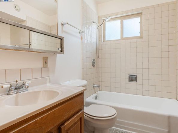 4520 Valley View Rd, Richmond CA 94803