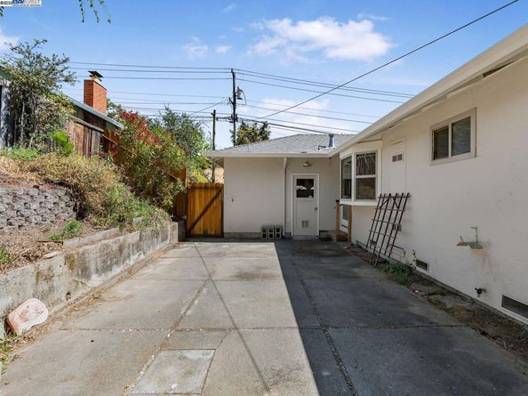 4520 Valley View Rd, Richmond CA 94803