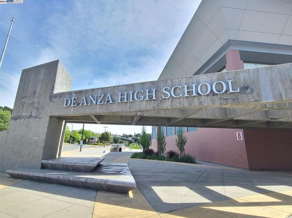 4520 Valley View Rd, Richmond CA 94803