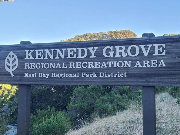 4520 Valley View Rd, Richmond CA 94803