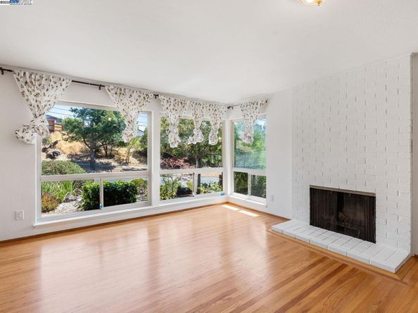 4520 Valley View Rd, Richmond CA 94803