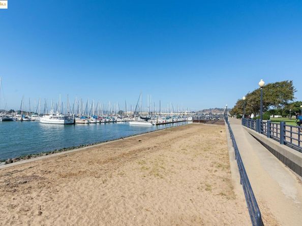 1207 Melville Sq 417, Richmond CA 94804