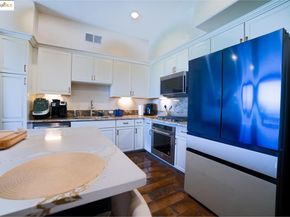 382 Llano De Los Robles AVE UNIT 3, San Jose CA 95136