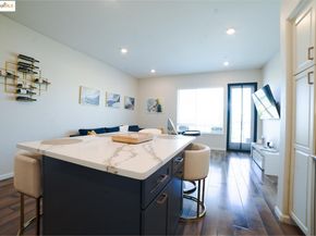 382 Llano De Los Robles AVE UNIT 3, San Jose CA 95136