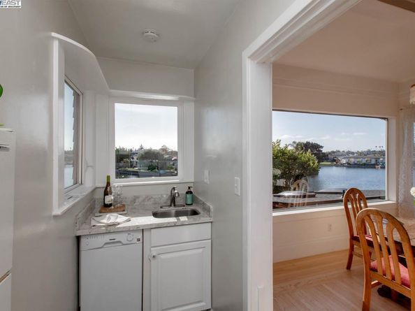 2000 Clinton Ave, Alameda CA 94501