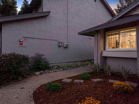 4962 Shadowfalls Dr, Martinez CA 94553