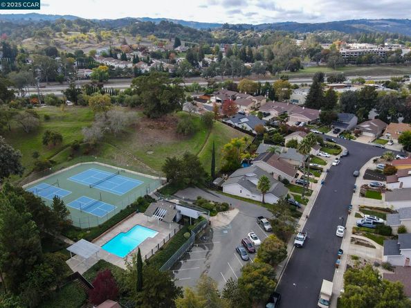 4962 Shadowfalls Dr, Martinez CA 94553