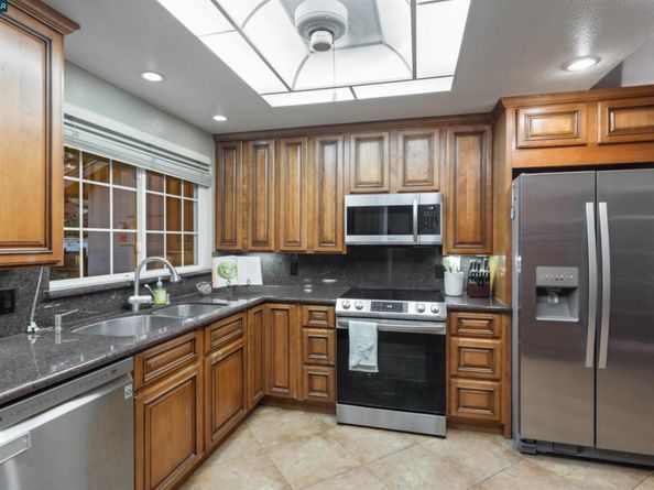 4962 Shadowfalls Dr, Martinez CA 94553