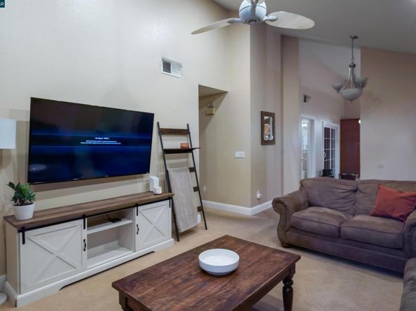 4962 Shadowfalls Dr, Martinez CA 94553