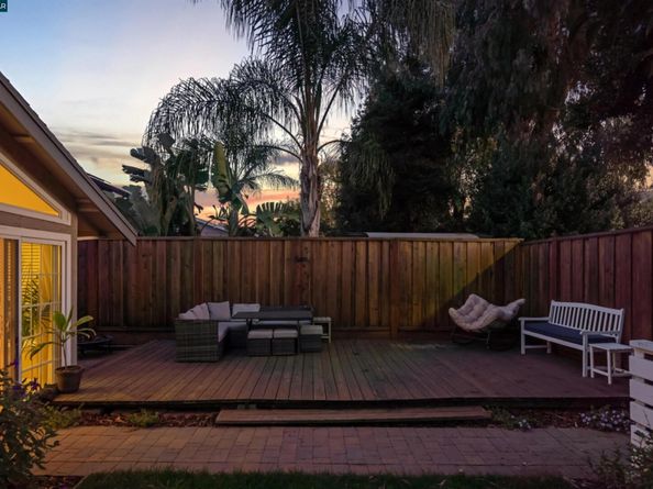 4962 Shadowfalls Dr, Martinez CA 94553