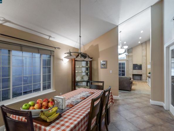 4962 Shadowfalls Dr, Martinez CA 94553