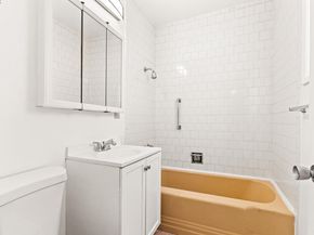 1015 82Nd Ave, Oakland CA 94621