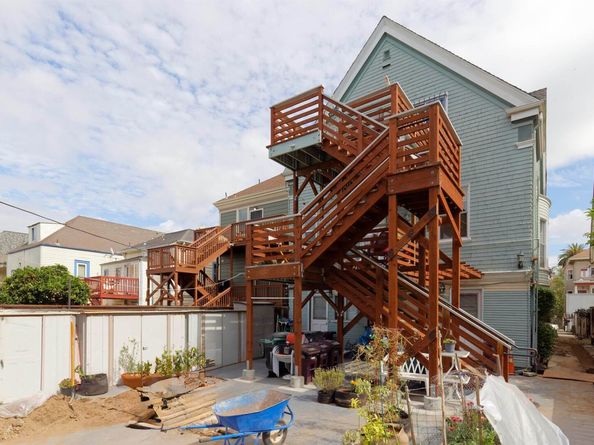1033 Magnolia St, Oakland CA 94607