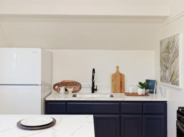1033 Magnolia St, Oakland CA 94607