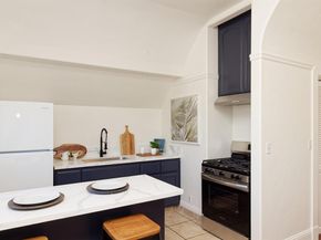 1033 Magnolia St, Oakland CA 94607