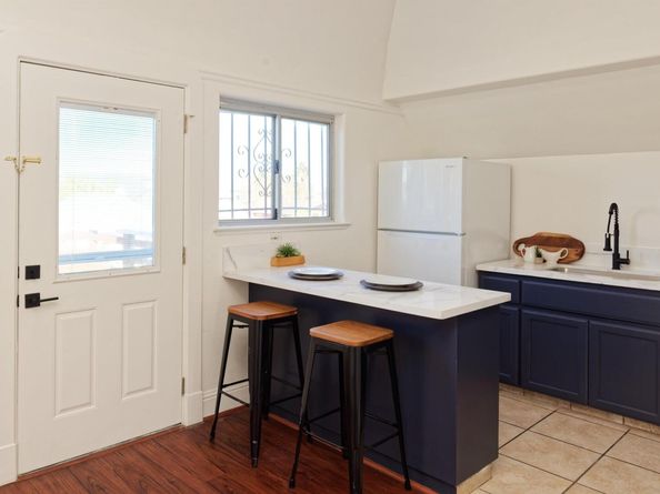 1033 Magnolia St, Oakland CA 94607