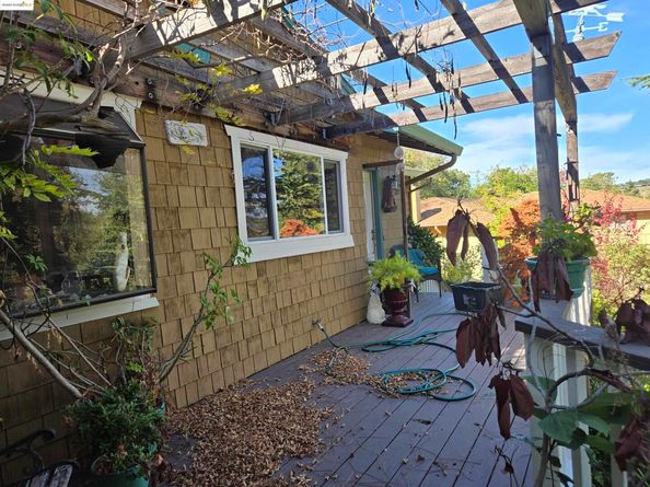 220 Canyon Dr, Portola Valley CA 94028