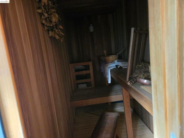 220 Canyon Dr, Portola Valley CA 94028