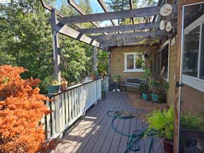 220 Canyon Dr, Portola Valley CA 94028