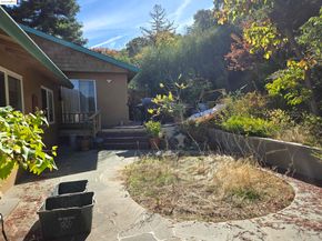 220 Canyon Dr, Portola Valley CA 94028