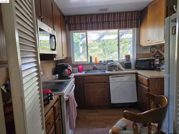 220 Canyon Dr, Portola Valley CA 94028