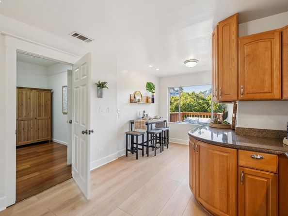 935 Park Street, Alameda CA 94501