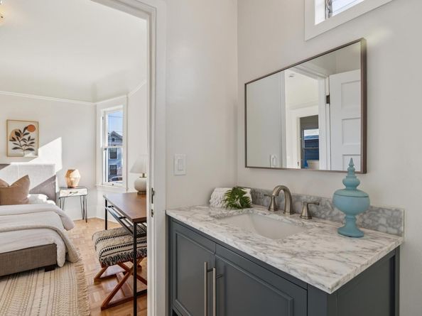 935 Park Street, Alameda CA 94501