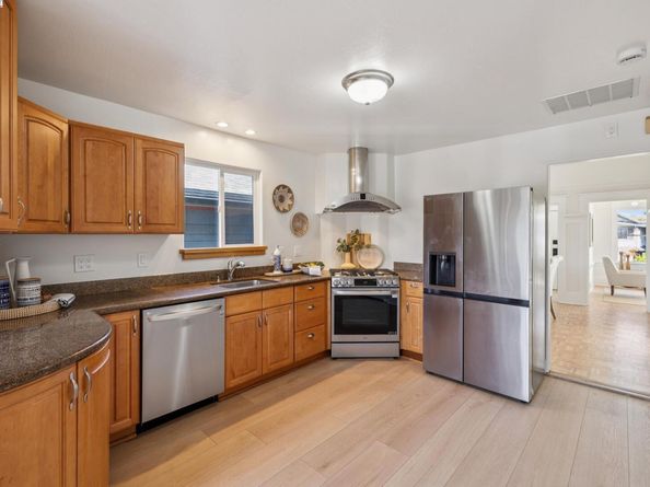 935 Park Street, Alameda CA 94501