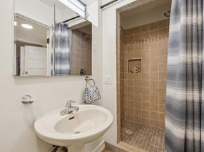 935 Park Street, Alameda CA 94501