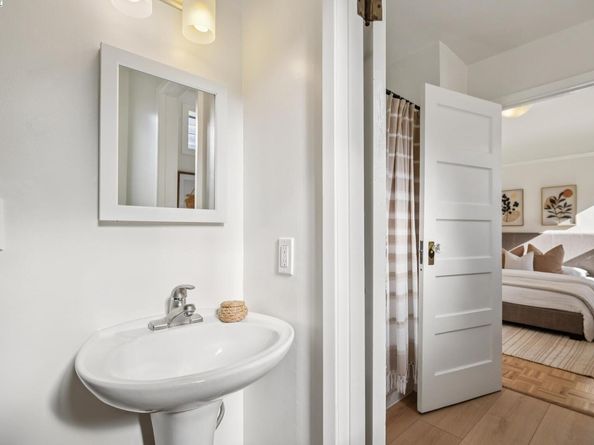 935 Park Street, Alameda CA 94501