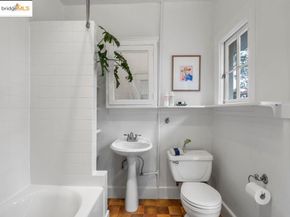 2587 Piedmont Ave 3, Berkeley CA 94704