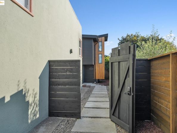 1516 Blake St A, Berkeley CA 94703