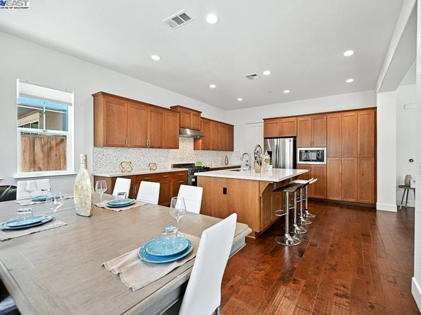 2100 Carbondale, Dublin CA 94568