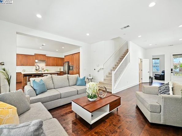 2100 Carbondale, Dublin CA 94568