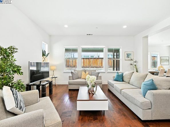 2100 Carbondale, Dublin CA 94568