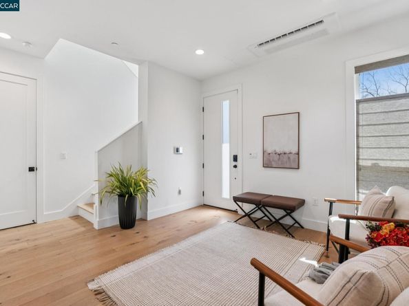 900 Brown Ave, Lafayette CA 94549