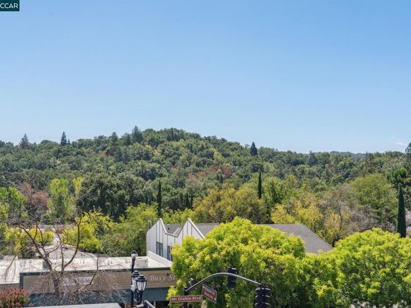 900 Brown Ave, Lafayette CA 94549