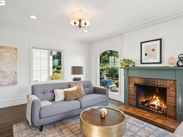 907 York St, Oakland CA 94610