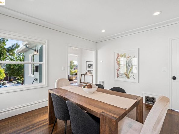 907 York St, Oakland CA 94610