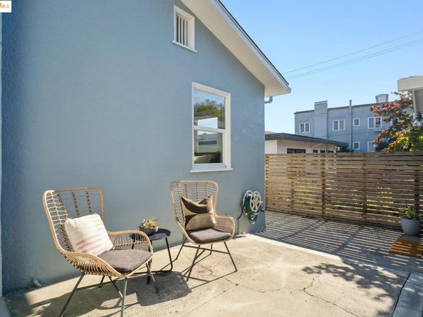 907 York St, Oakland CA 94610