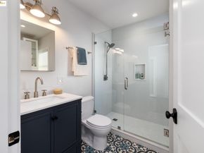 907 York St, Oakland CA 94610
