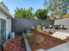 907 York St, Oakland CA 94610