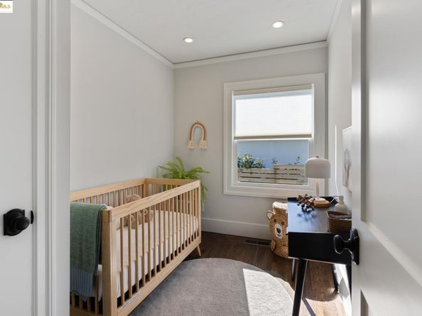 907 York St, Oakland CA 94610
