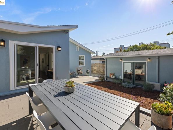 907 York St, Oakland CA 94610