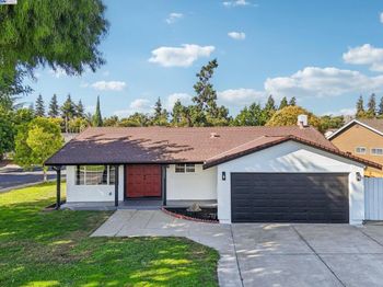 32226 Crest Ln