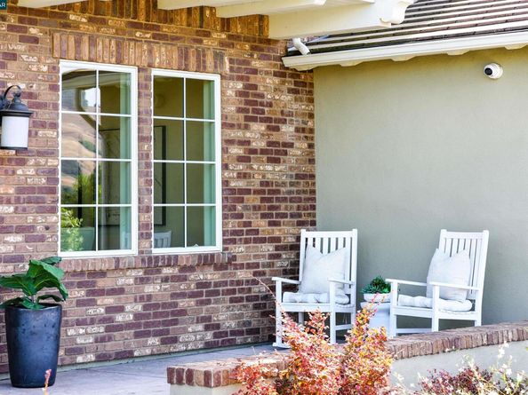 22 W Hill Way, Orinda CA 94563