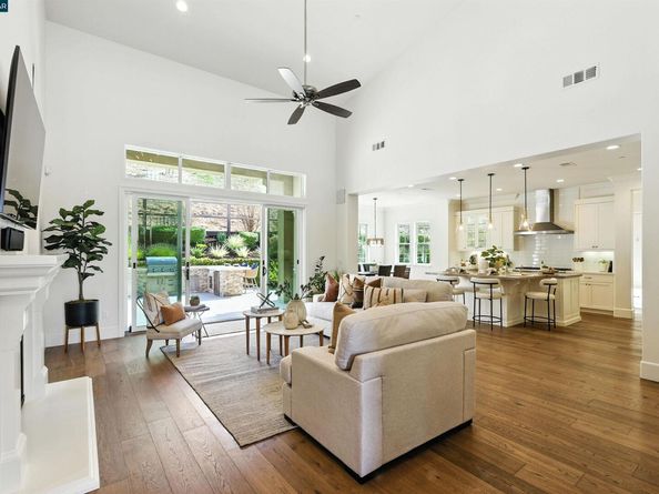 22 W Hill Way, Orinda CA 94563