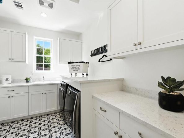 22 W Hill Way, Orinda CA 94563