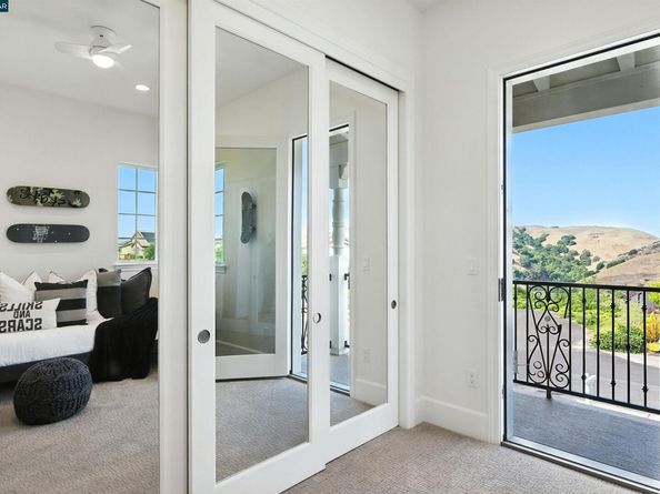 22 W Hill Way, Orinda CA 94563