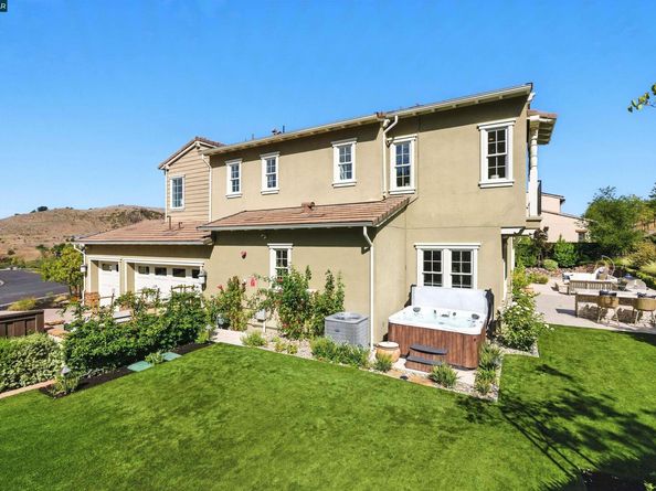 22 W Hill Way, Orinda CA 94563